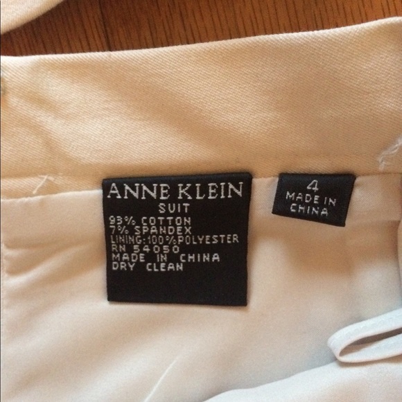 Anne Klein size 4 off white (Stone) skirt suit - Picture 3 of 5